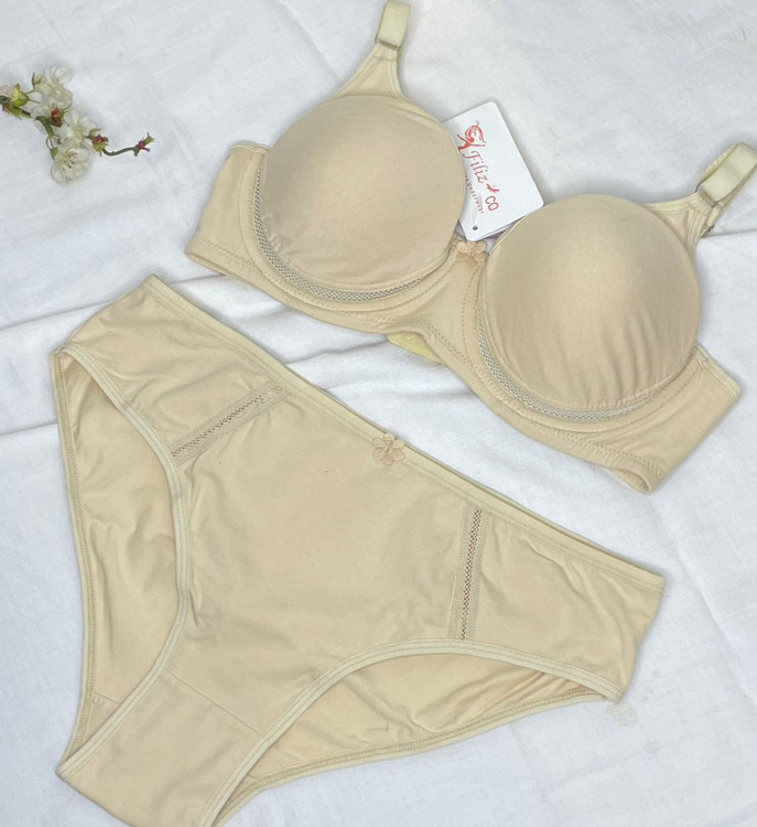 سوتین شورت و سوتین نخی کرمی